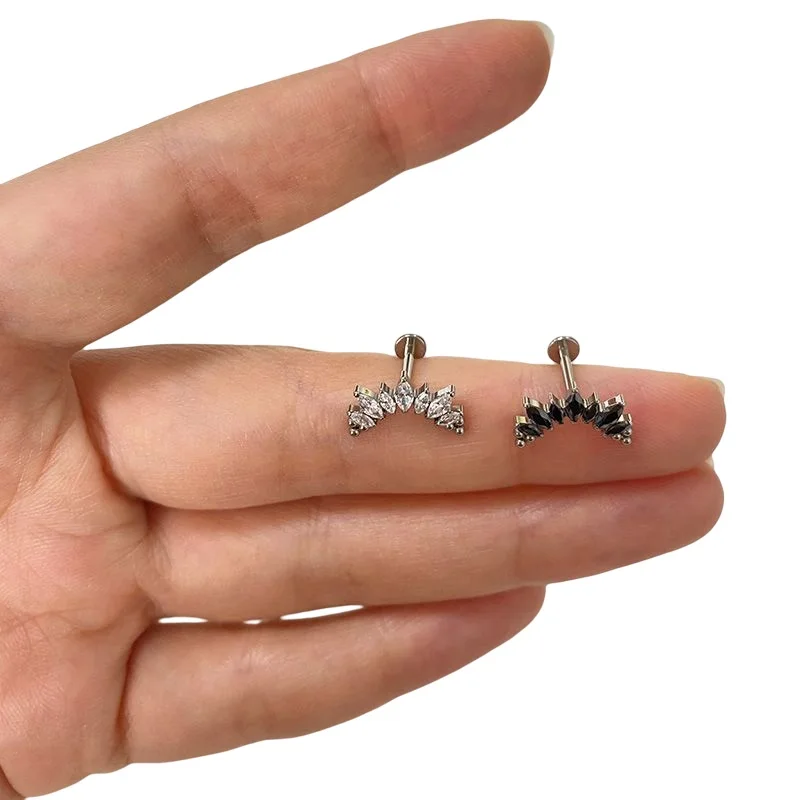 ASTM F136 Titanium PIERC 7 CZ  - Cluster Stud Ear recension och pris