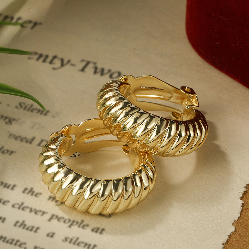 Stainless Steel Croissant Chun - Body Jewelry Hypoallergenic recension och pris
