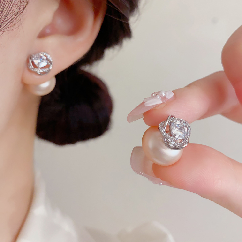 Twisted Sparkling Cluster Ear  - Cluster Stud Ear recension och pris