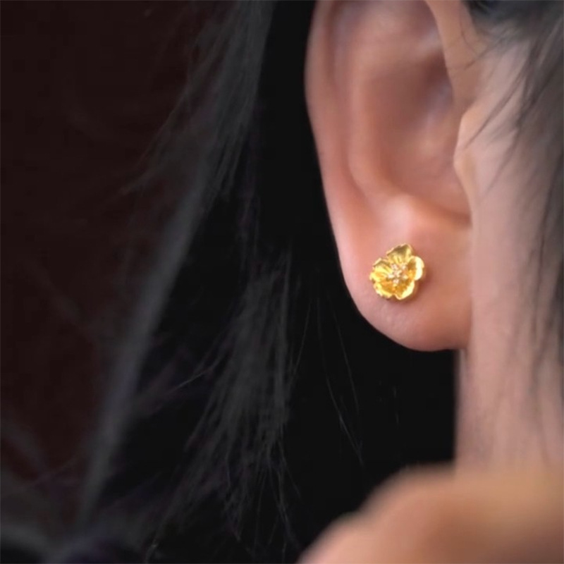 Retro Embossed Flower Stud Ear - Cluster Stud Ear recension och pris