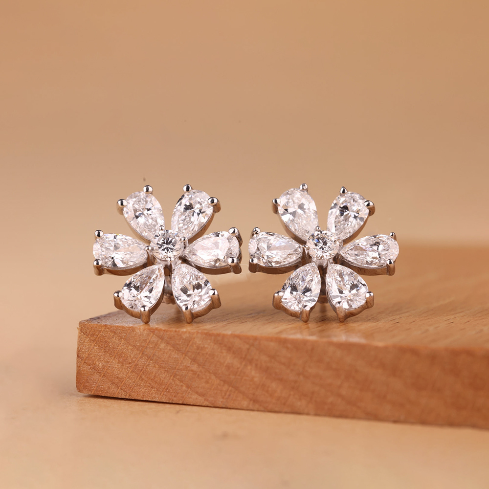 Cluster Flower Full Moissanite - Cluster Stud Ear recension och pris